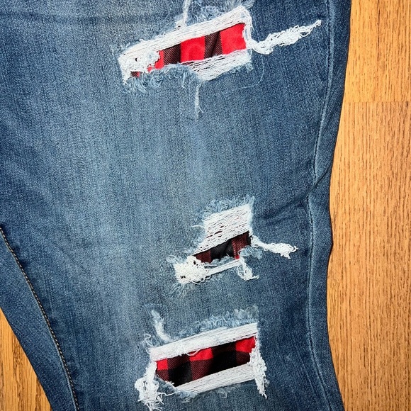 Judy Blue Jeans - Picture 3 of 5